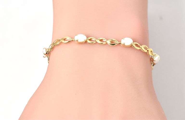 Pretty 14K Yellow Gold Opal Gemstone Bracelet