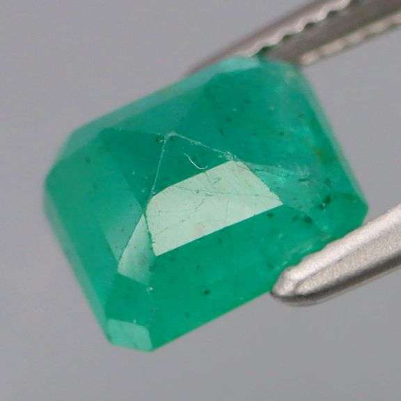 Incredible color! 1.50ct top green natural Colombian Emerald!