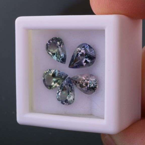 Premium all natural jewelers grade 3.70ct Tanzanite set!