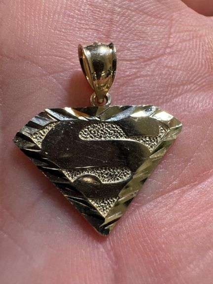 10K Yellow Gold Superman Emblem Pendant