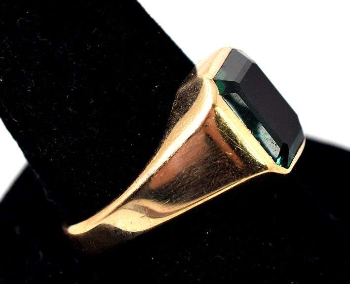 Wonderful 10K Yellow Gold Green Glass Gemstone Men's Ring