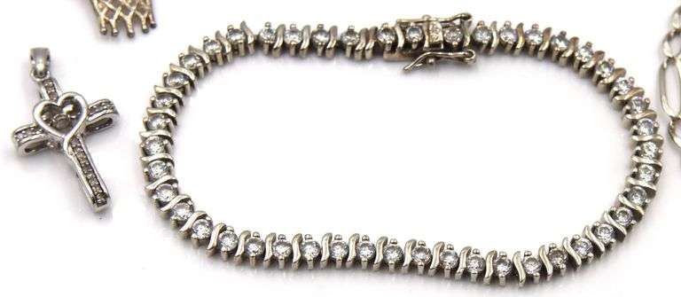 Group lot of Vintage 925 sterling silver mixed jewelry