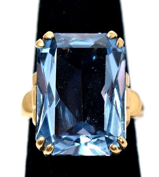 Stunning 10K Yellow Gold Blue Topaz Gemstone Ring i