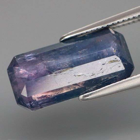 Bi-color! Silver flashing! 4.11ct pink and blue Sapphire! Heated only!