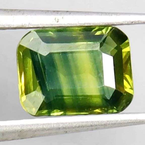 Strong color seperation! 1.37ct blue and yellow Parti Sapphire from Australia!