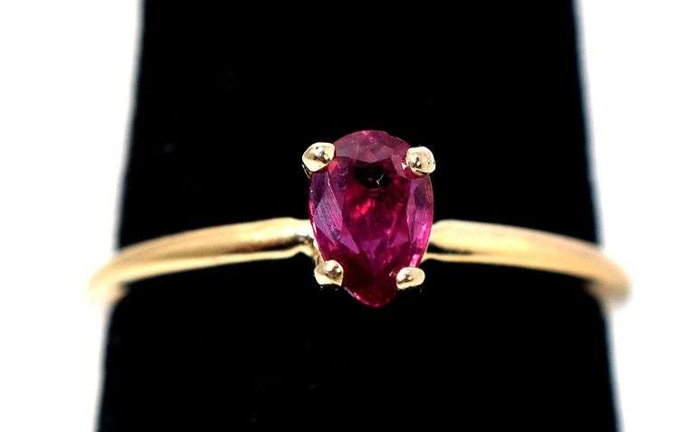 Gorgeous 14K Yellow Gold Ruby Gemstone Ring