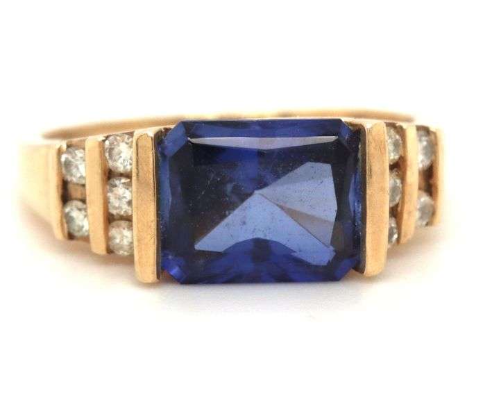 10kt Yellow gold Tanzanite and diamond ring
