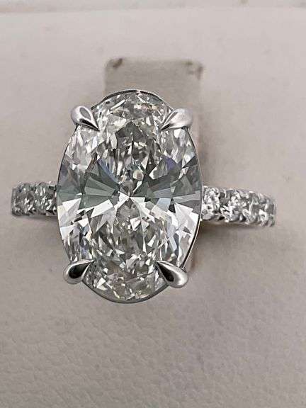 CERTIFIED BRAND NEW 14K WHITE GOLD DIAMOND ENGAGEMENT RING. 4.75 CARATS.