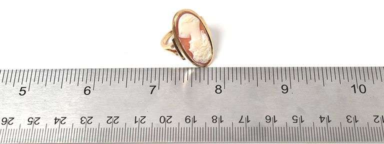 Vintage 10K Yellow Gold Cameo Ring