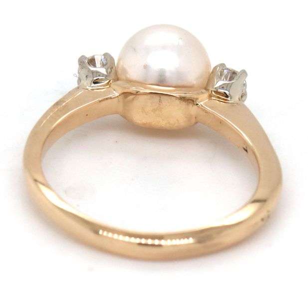 14kt Yellow gold 7.55mm pearl and diamond side ring