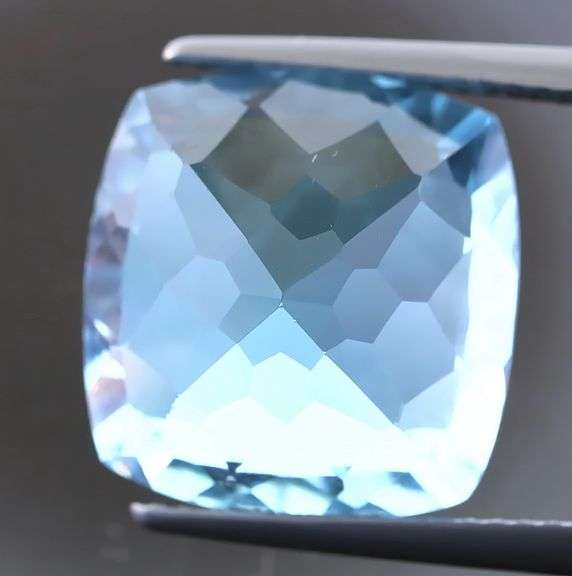 Full body flashing! 11.98ct Swiss blue Topaz from Brazil!