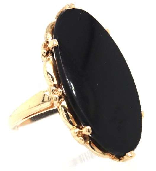 14kt Yellow gold Oval black onyx ring