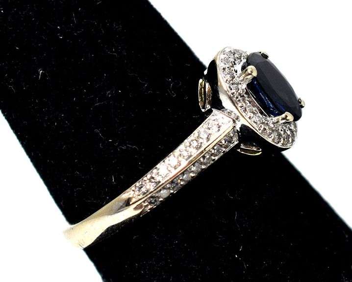 Gorgeous 18K White Gold Blue Sapphire Gemstone Ring with Diamond Accents