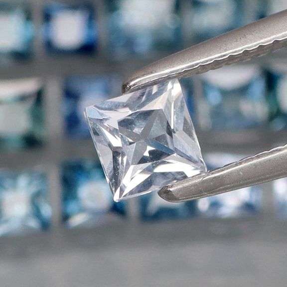 Gorgeous! 4.13ct Sapphire set with multiple blue hues and sizes!