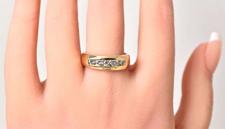 Charming 14K Yellow Gold Diamond Ring