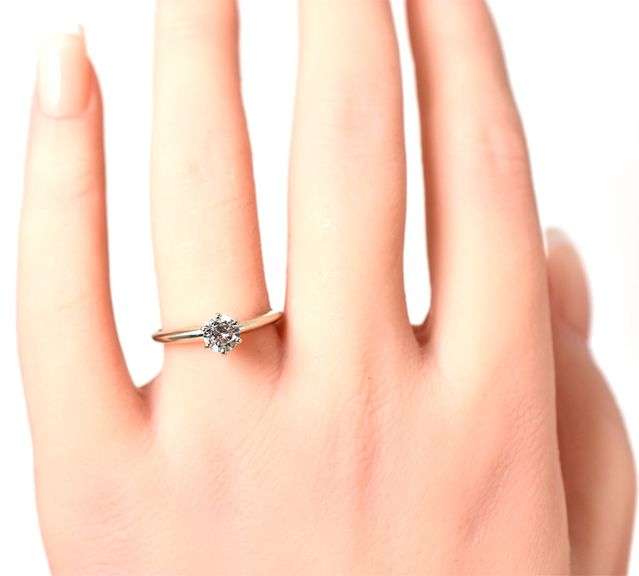 Beautiful 14K White Gold Approx. 0.63CTW Diamond Ring