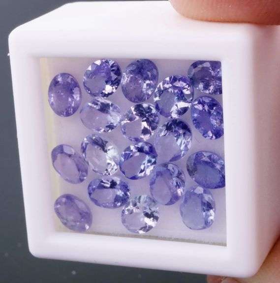 Heavy flashing! Untreated! 5.65ct oval cut Tanzanite set!