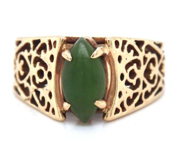 10kt Yellow gold marquise green Jade ring