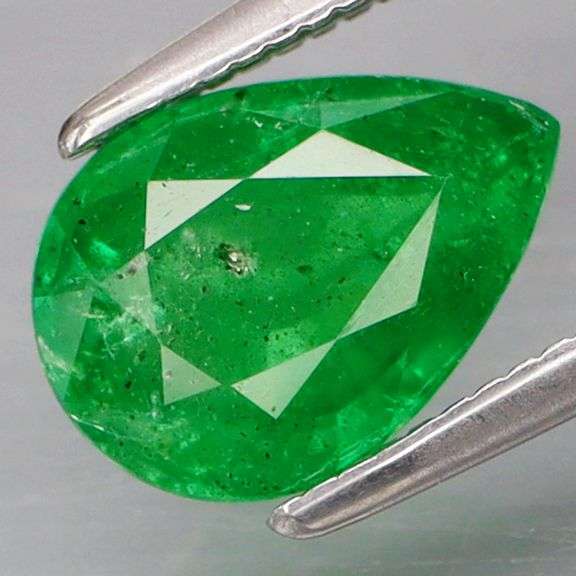 Emerald green! 1.67ct untreated Tsavorite Garnet!
