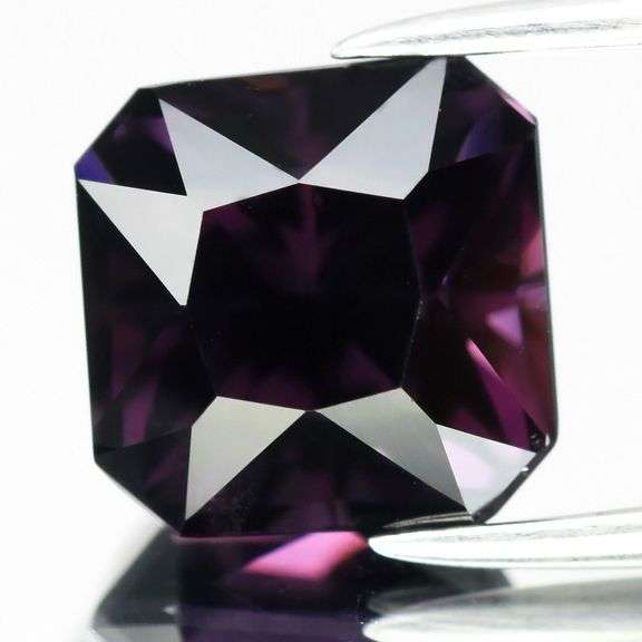 Silky violet! VVS grade! All natural! 2.60ct collectors Spinel!