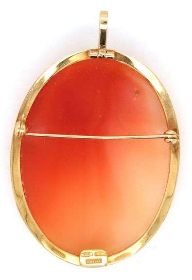 18kt Yellow gold Cameo brooch pendant