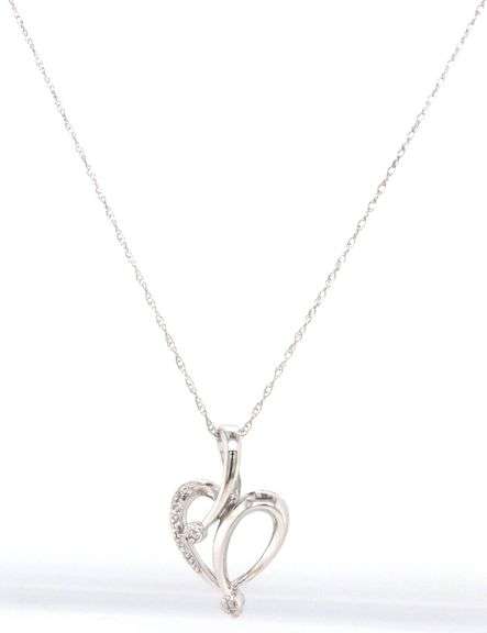 10kt White gold diamond heart shaped pendant on chain necklace