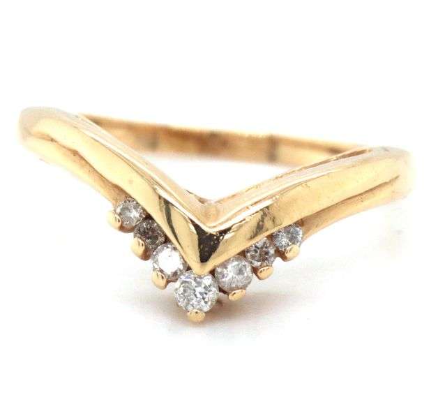 Useful 14K YG Diamond V Ring