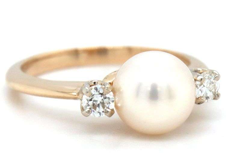 14kt Yellow gold 7.55mm pearl and diamond side ring