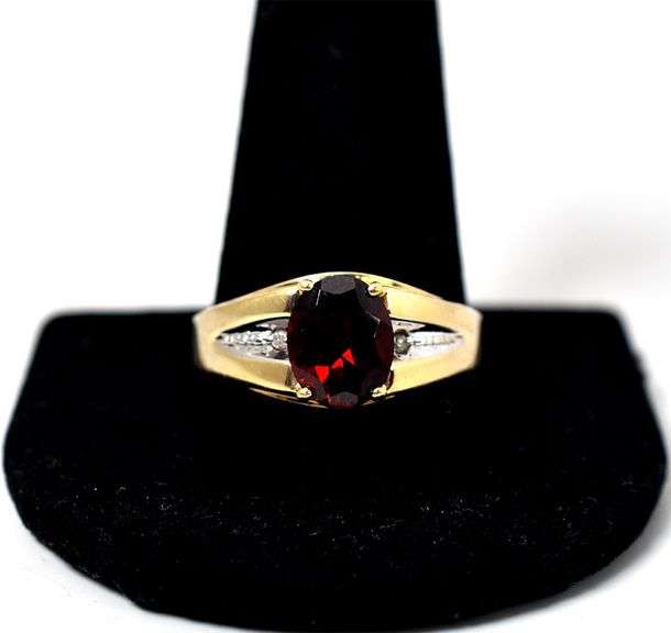 Excellent 10K Yellow Gold Red Garnet Gemstone Ring with Diamond Accents