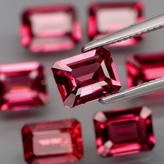 Large examples! 5.73ct set of rare pink Malaya Garnets!