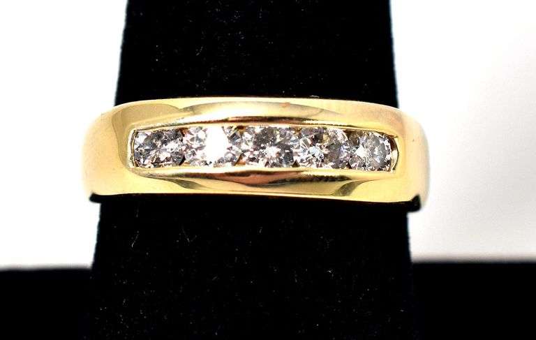 Charming 14K Yellow Gold Diamond Ring
