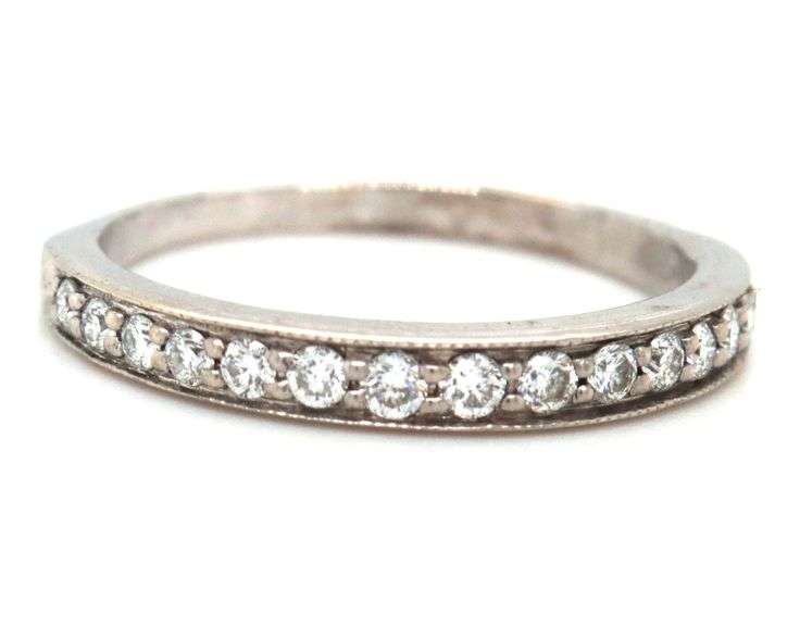 18kt White gold diamond band