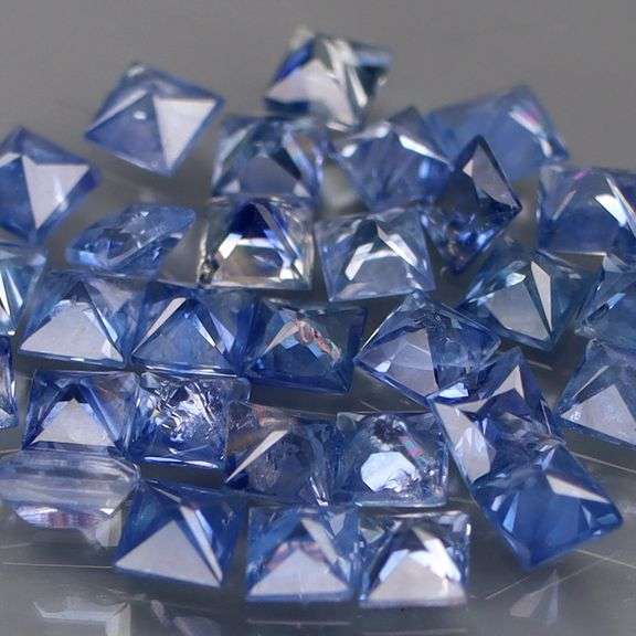 Vibrant color! Tight faceting! 2.63ct Ceylon Sapphire set!