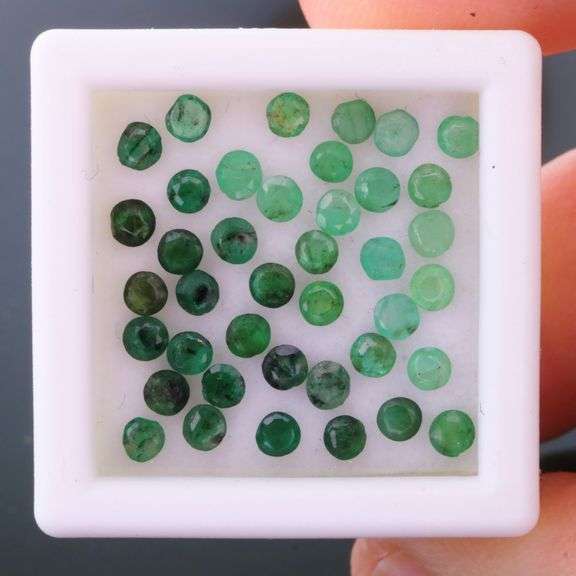 Light to dark! 2.31ct set of Colombian Emeralds!