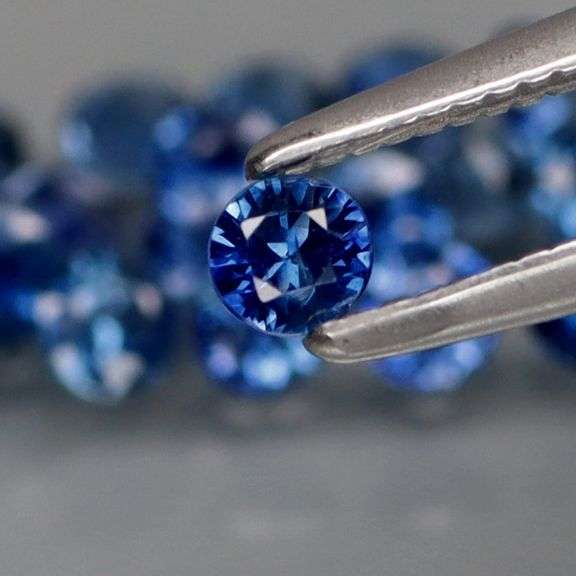 Sparkling 2.02ct diamond grade set of sapphire blue Sapphires!