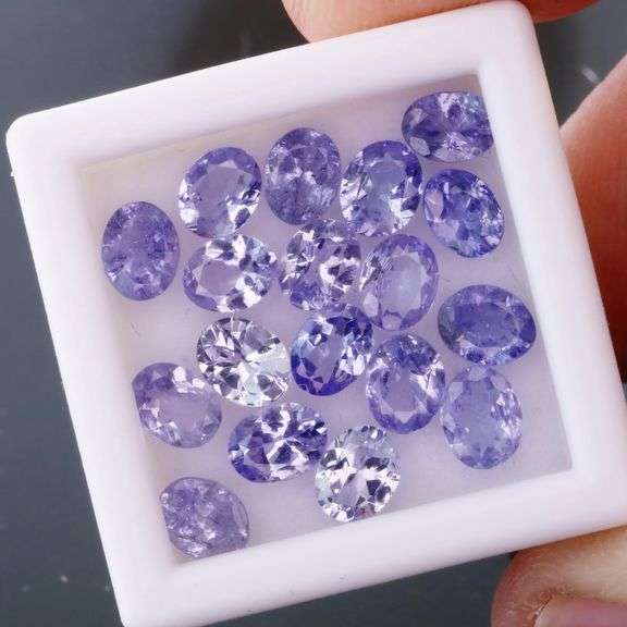 Heavy flashing! Untreated! 5.65ct oval cut Tanzanite set!