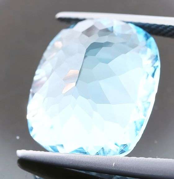 Get ready for some serious SPARKLE in this 13.21ct Swiss blue Topaz!