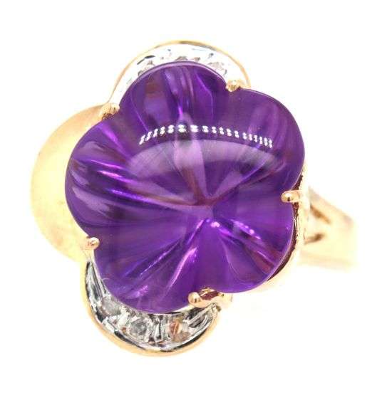 14kt Yellow gold Cab flower shaped amethyst and diamond accent ring