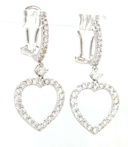 18kt White gold 1.18ctw diamond heart shaped dangle earrings