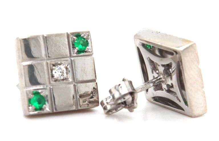 18kt White gold diamond and emerald Geomatric square stud earrings