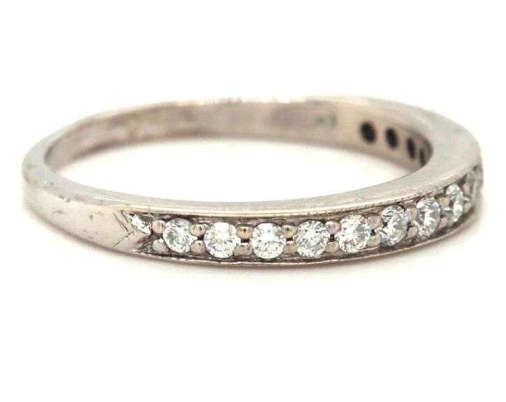 18kt White gold diamond band