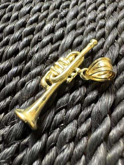 10K Yellow Gold Trumpet Horn Pendant