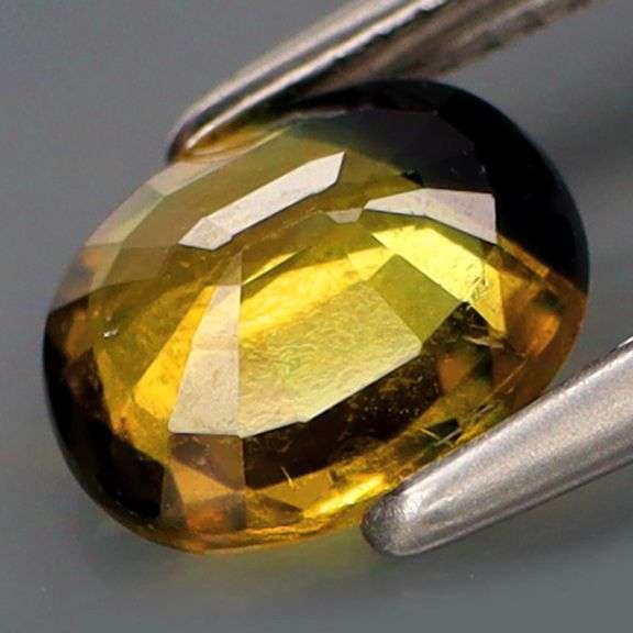 Eye catching 1.22ct black and yellow bumble bee Sapphire!
