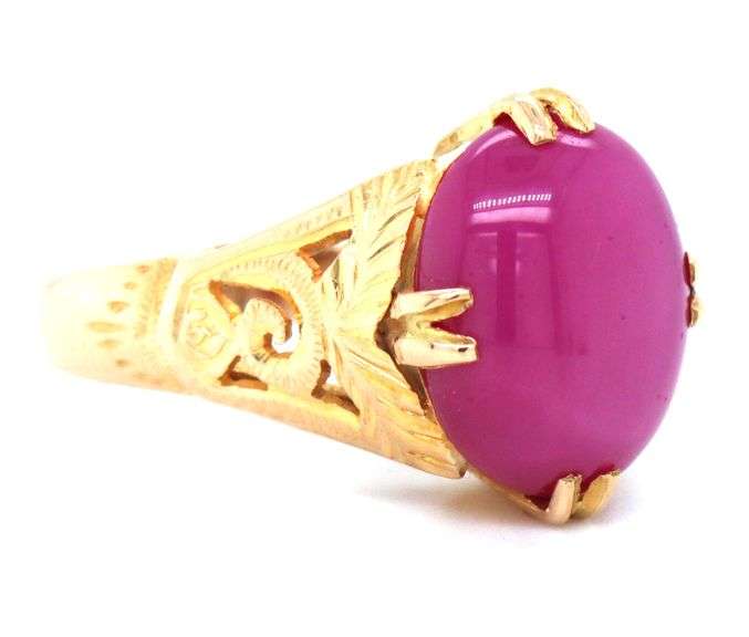 18kt Yellow gold Oval pink star sapphire ring