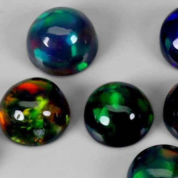 Yita Ridge! 4.15ct Black Opal set with vibrant play of color!