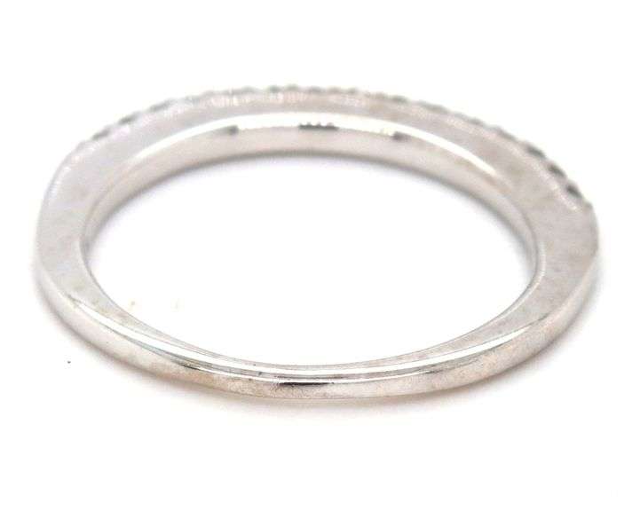 14kt White gold 0.30ctw shared prong diamond band