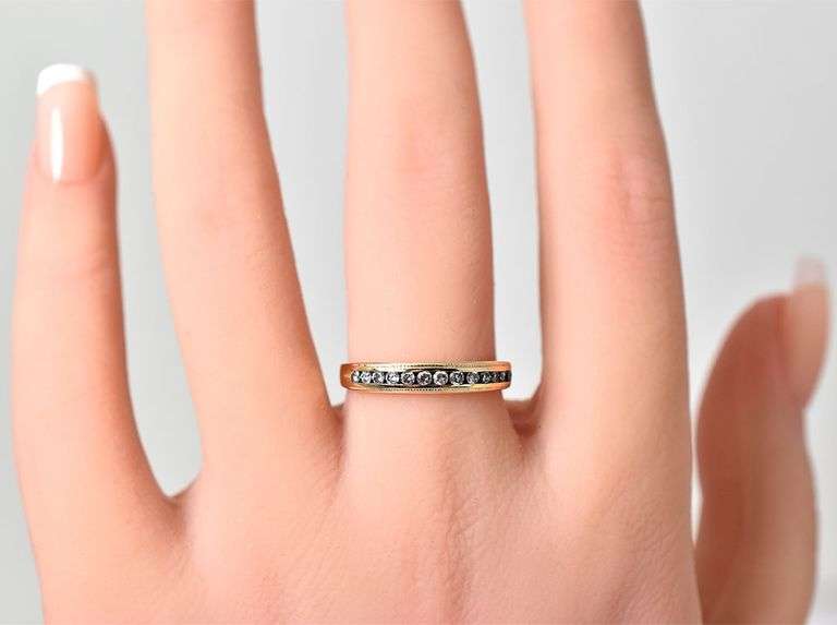 Sparkling 14K Yellow Gold Diamond Band Ring