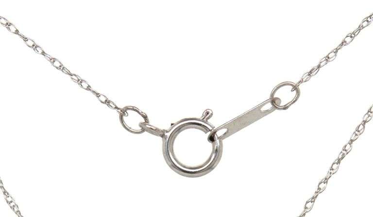 10kt White gold diamond heart shaped pendant on chain necklace