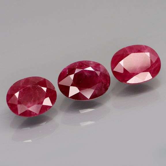 Deep color in this heavy 6.85ct Violet red Ruby set!!!