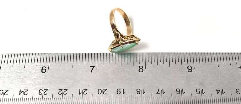 Stunning 14K Yellow Gold Green Gemstone Ring